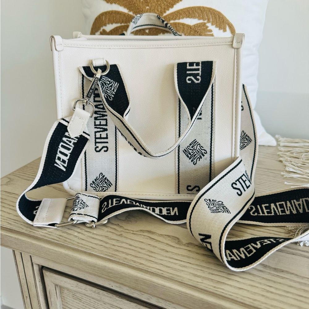 Steve Madden Small Cross Body Bwebber
